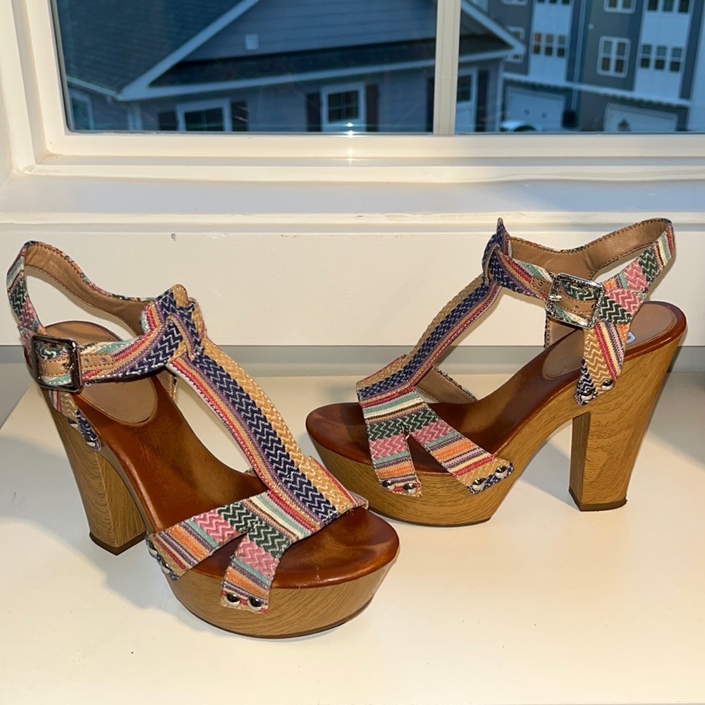 Gianna Bini Retro Sandals